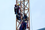 Absturzsicherung über am Baukran in Wriedel