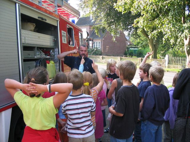 Brandschutzerziehung mit der 3. Klasse Grundschule Wriedel