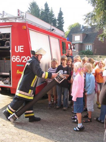 Brandschutzerziehung mit der 3. Klasse Grundschule Wriedel